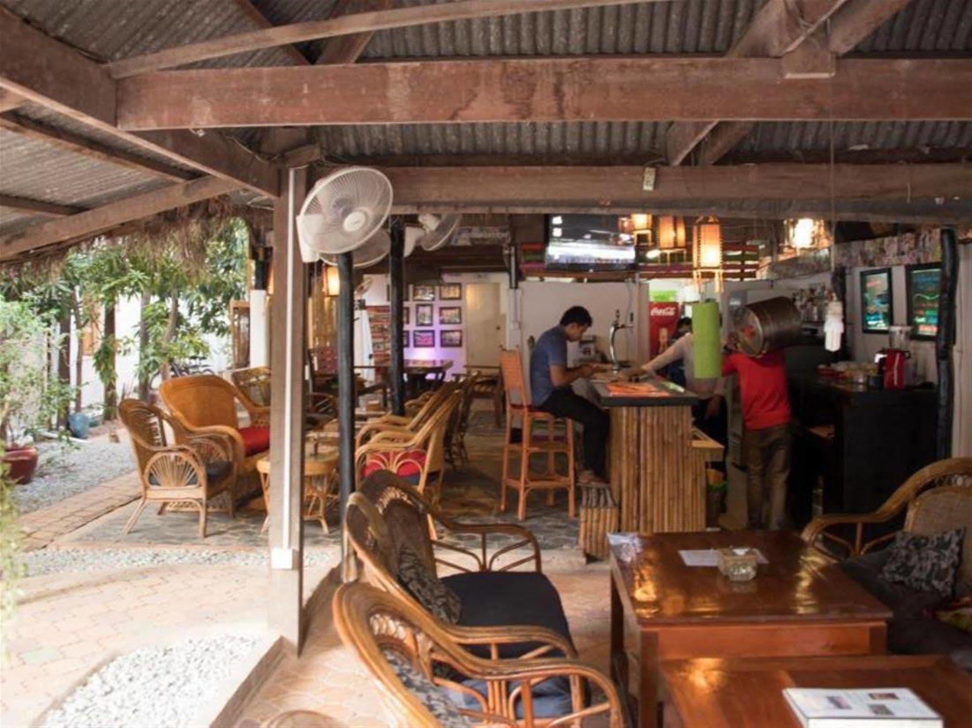 Five Rose Siem Reap Hostel מראה חיצוני תמונה