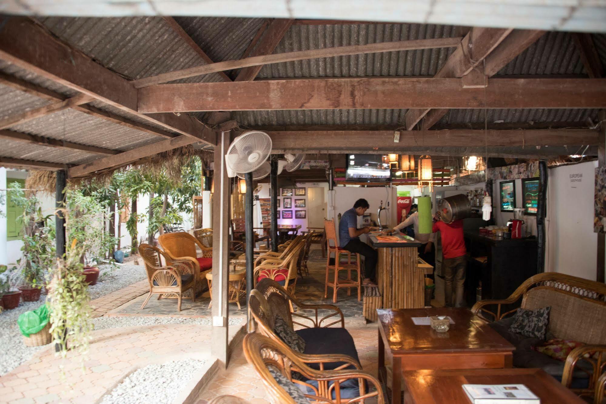 Five Rose Siem Reap Hostel מראה חיצוני תמונה